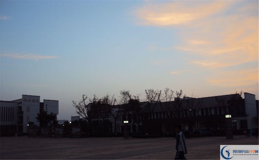 石室白馬中學高中平行班怎么樣？