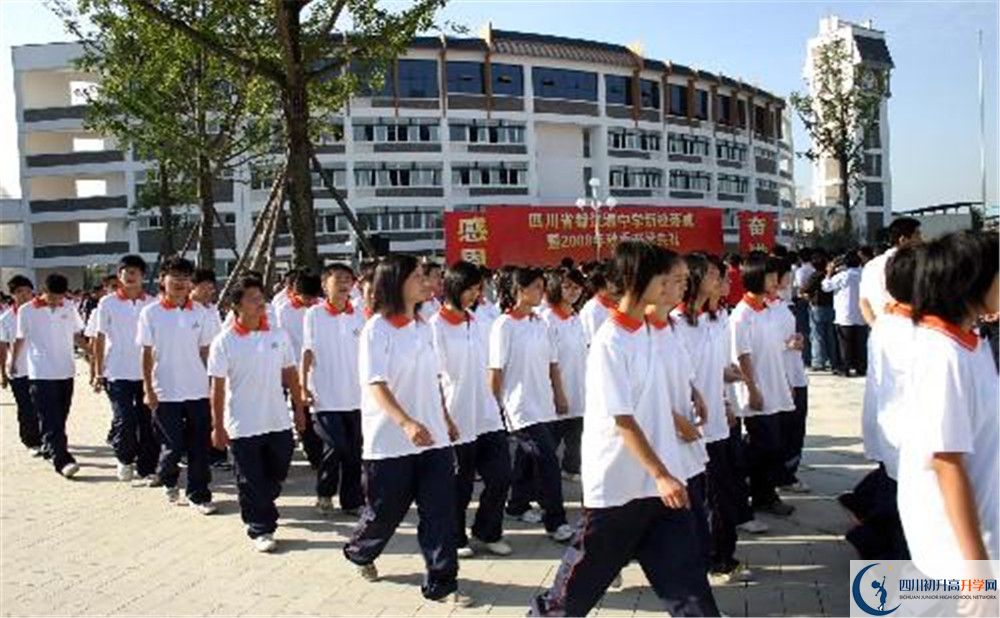 都江堰中學(xué)是私立收費嗎？