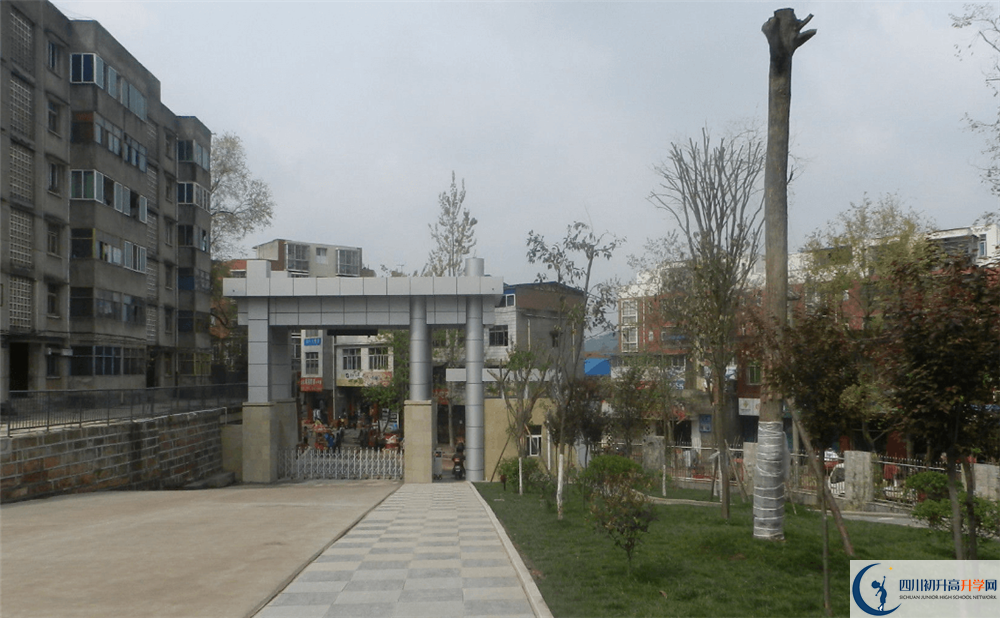 竹篙中學(xué)是私立收費嗎？