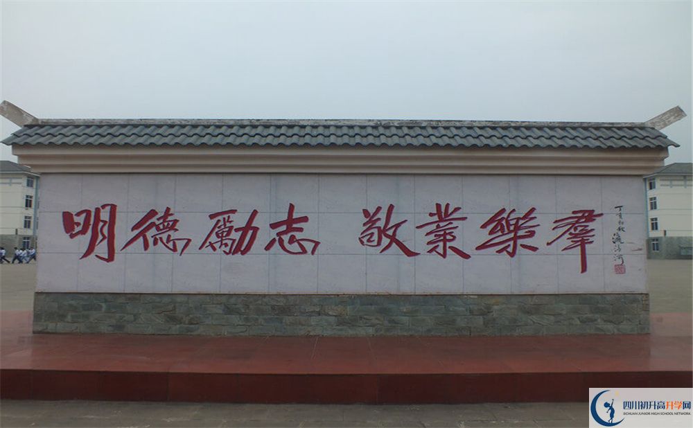 淮口中學是私立收費嗎？