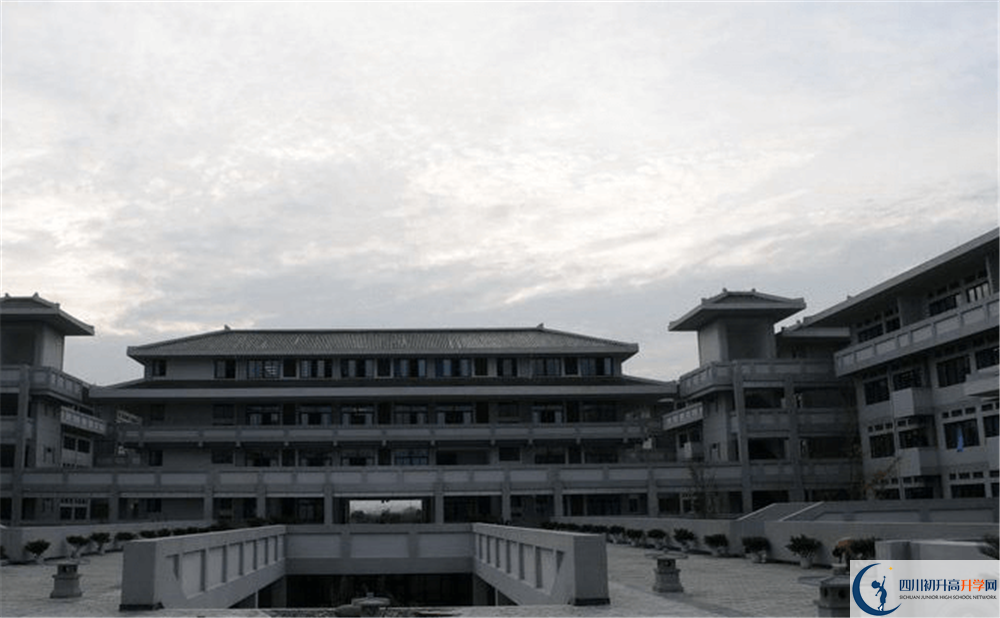成都石室中學(xué)北湖校區(qū)與成都七中實(shí)驗(yàn)學(xué)校哪一個(gè)好？