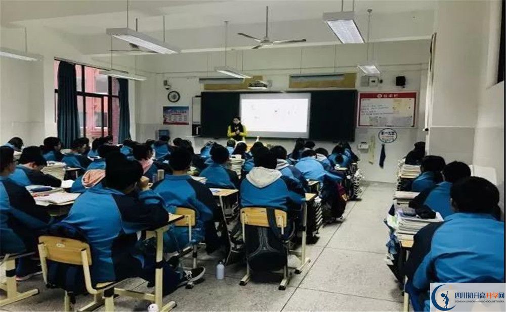 新都一中高中分班考試難嗎？
