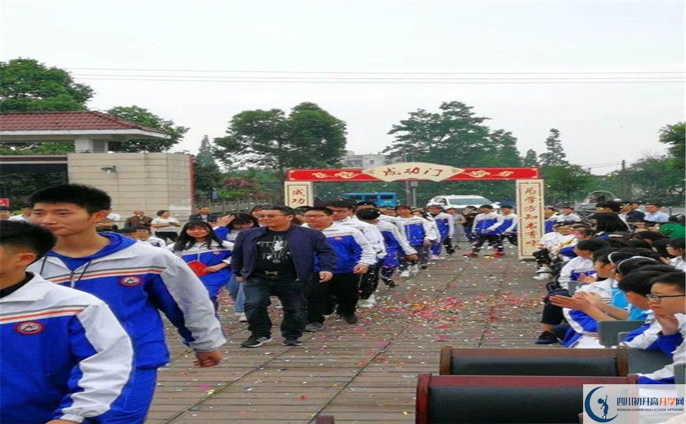 敖平中學實驗班學費貴嗎？