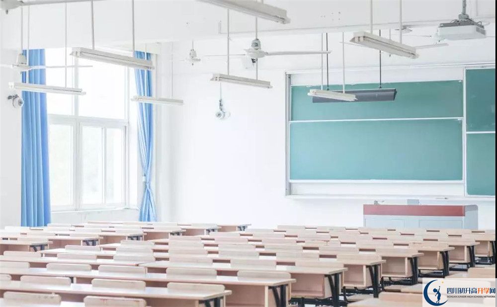 成都鐵路中學補課嗎？
