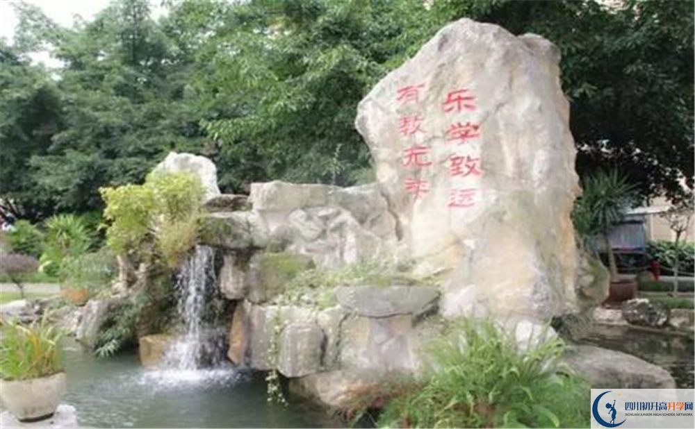武侯高級中學(xué)在校學(xué)生總?cè)藬?shù)是多少？