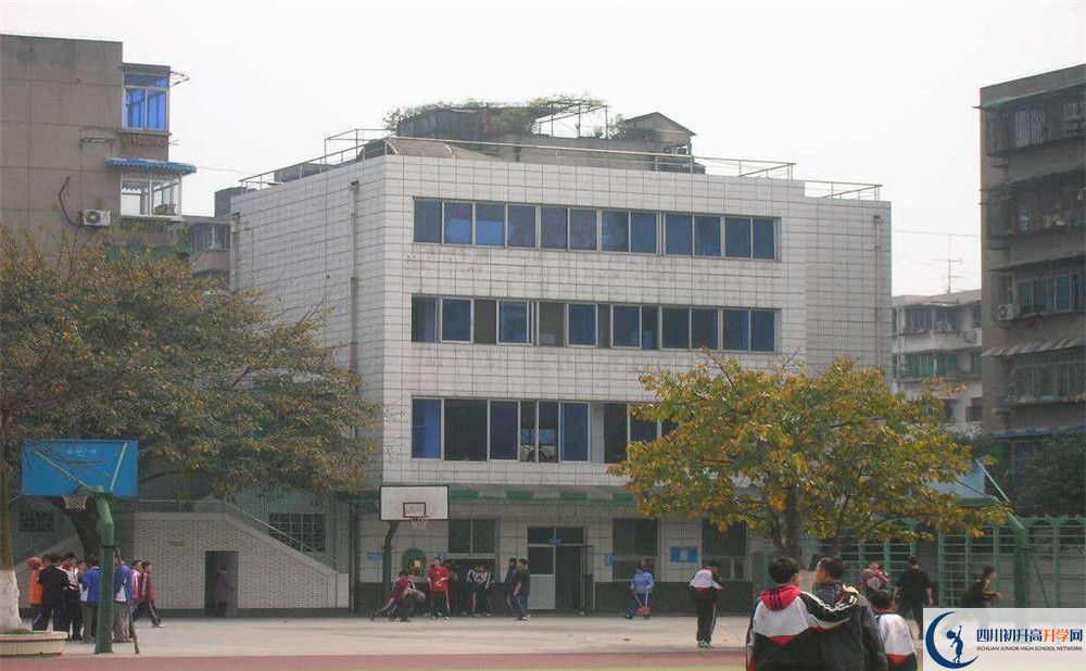 成都玉林中學(xué)在校學(xué)生總?cè)藬?shù)是多少？