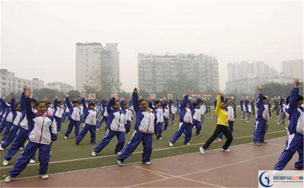 成都高新實(shí)驗(yàn)中學(xué)在校學(xué)生總?cè)藬?shù)是多少？