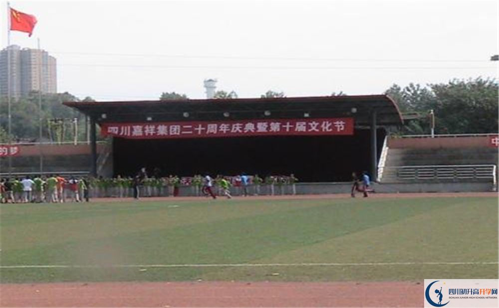 成都嘉祥外國(guó)語(yǔ)學(xué)校在校學(xué)生總?cè)藬?shù)是多少？