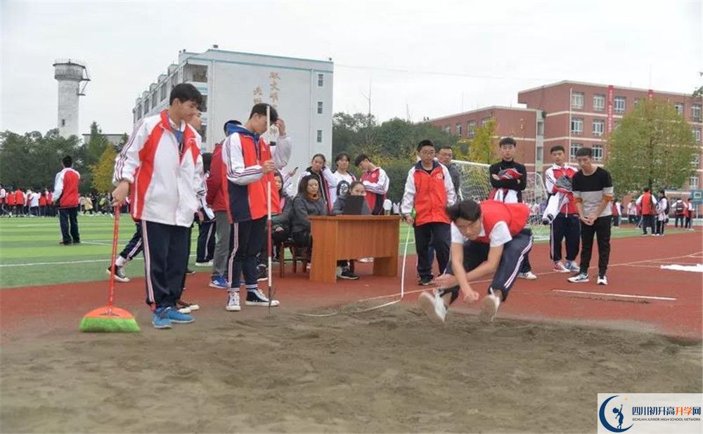 壽安中學(xué)在校學(xué)生總?cè)藬?shù)是多少？