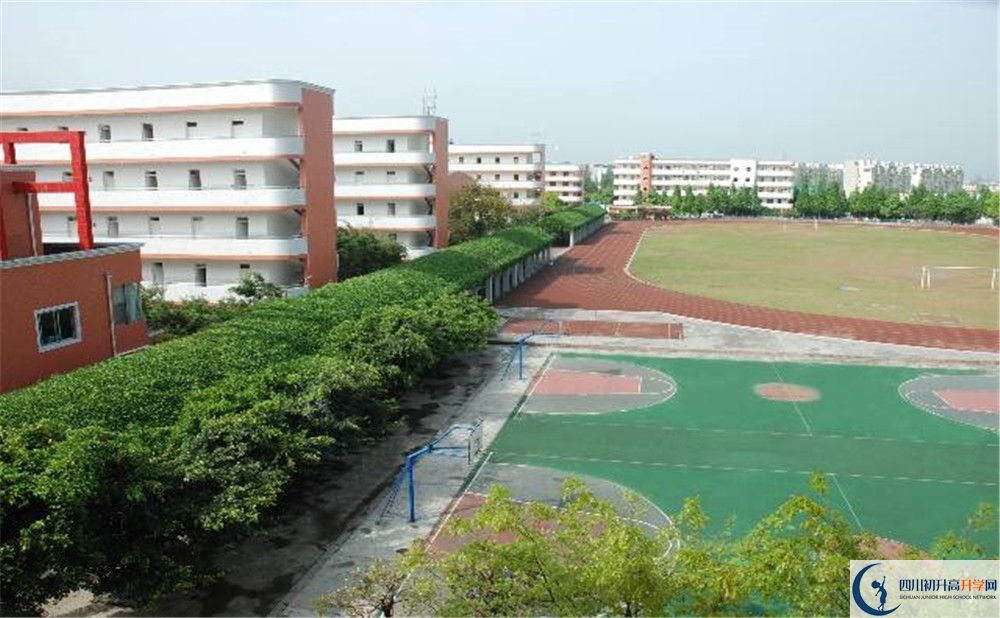 大邑中學(xué)在校學(xué)生總?cè)藬?shù)是多少？