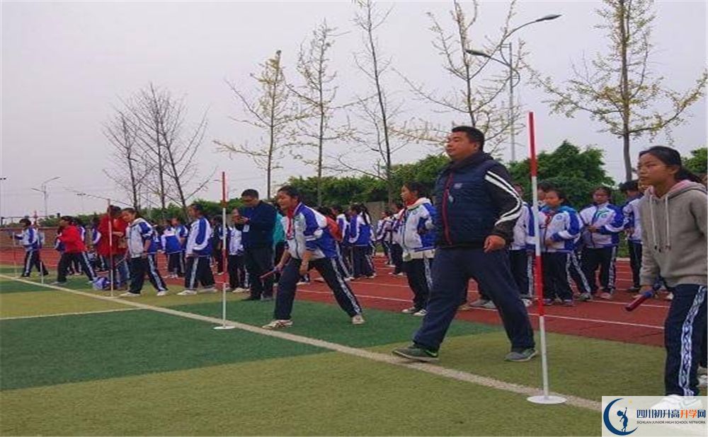 金堂實驗中學今年的學費怎么收取，是否變化？