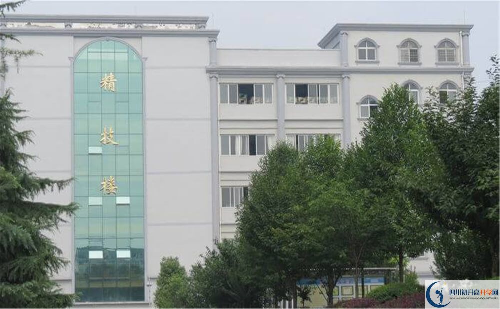 大英縣育才中學(xué)今年的學(xué)費(fèi)怎么收取，是否變化？