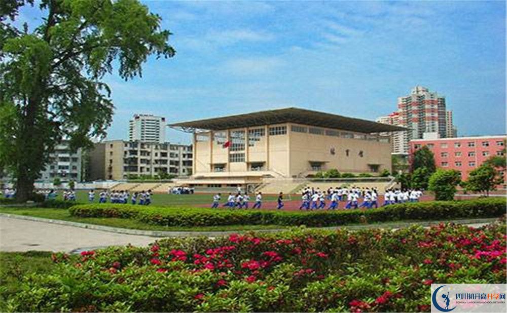 成都八中高中部位置在哪里？